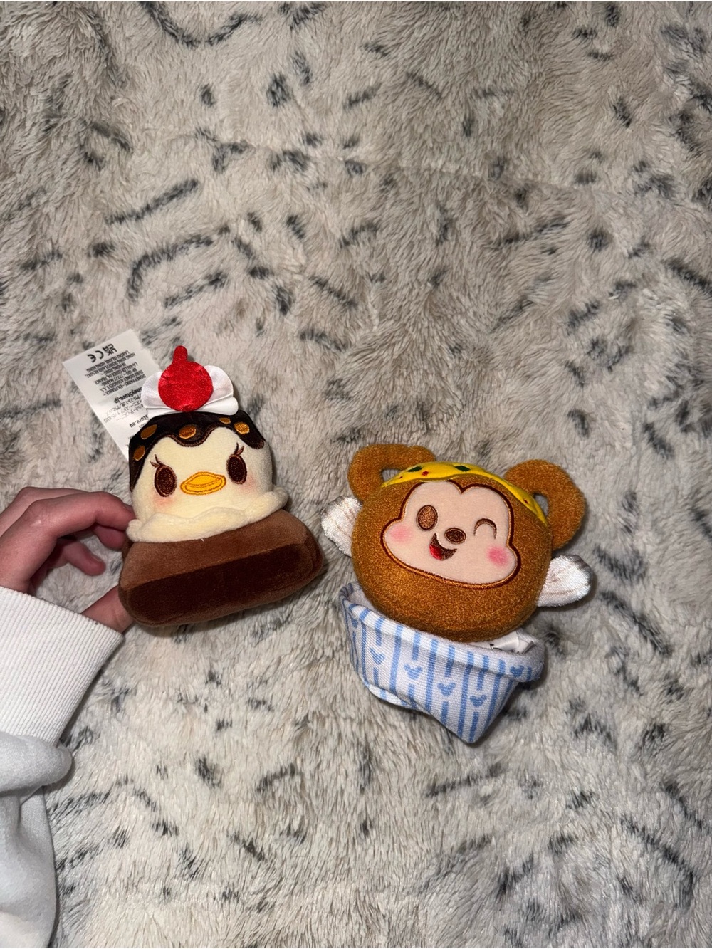 2 Disney Munchlings Micro Plush Daisy Duck Brownie Sundae & Mickey Mouse Onion